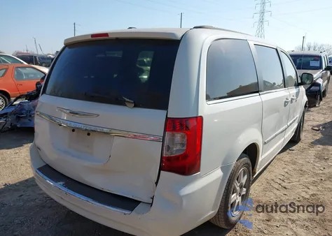 2013 Chrysler Town & Country Touring z USA, uszkodzony, nr VIN 2C4RC1BG1DR555078